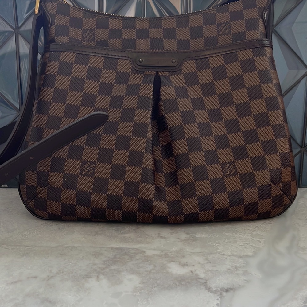 💯 authentic Louis Vuitton crossbody bag - SOLD